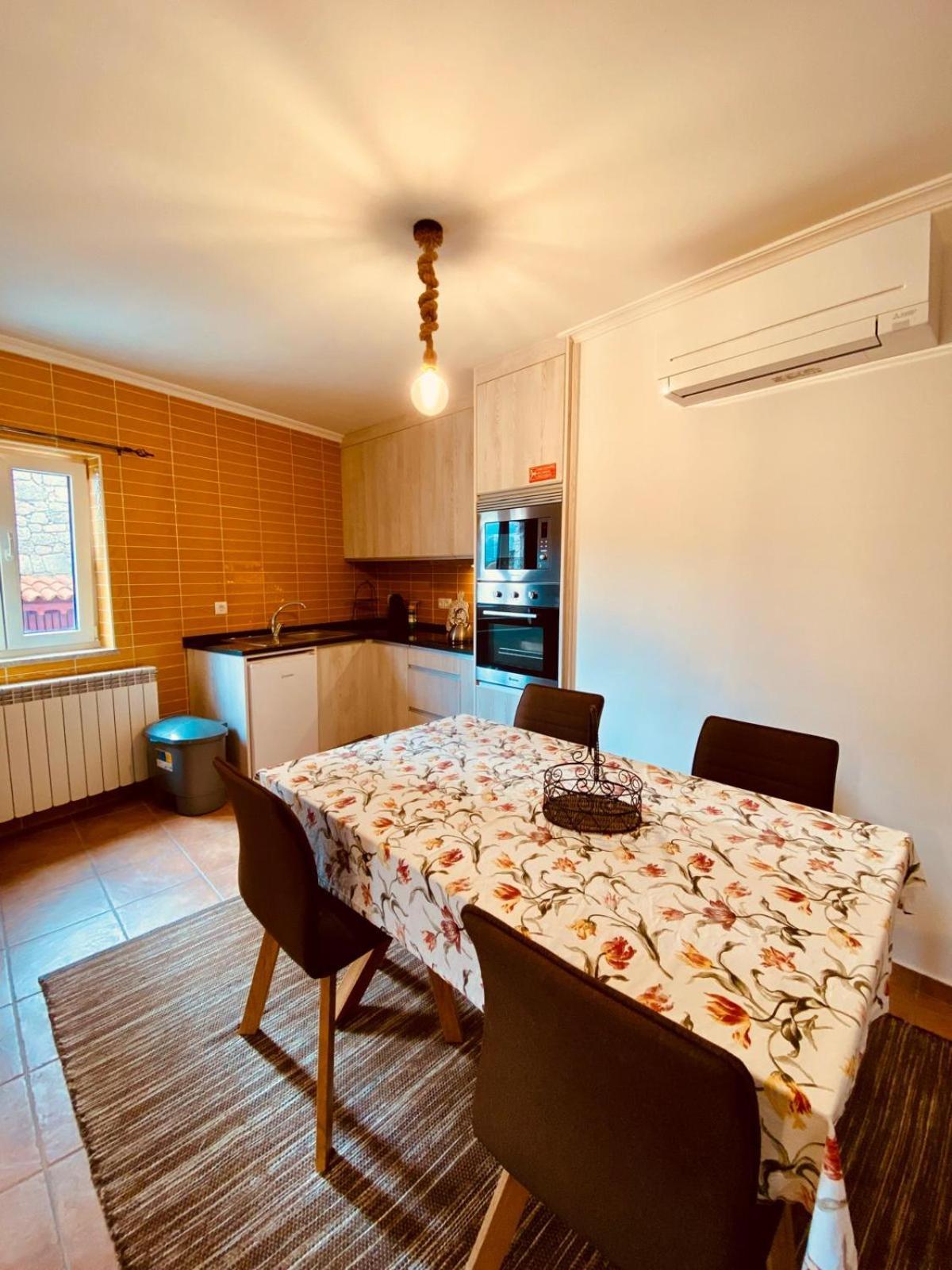 Casas Da Ribeira Guest House Seia Exterior photo